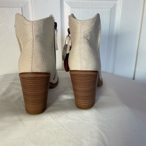 NWOB- Mia bootie - Picture 4 of 5